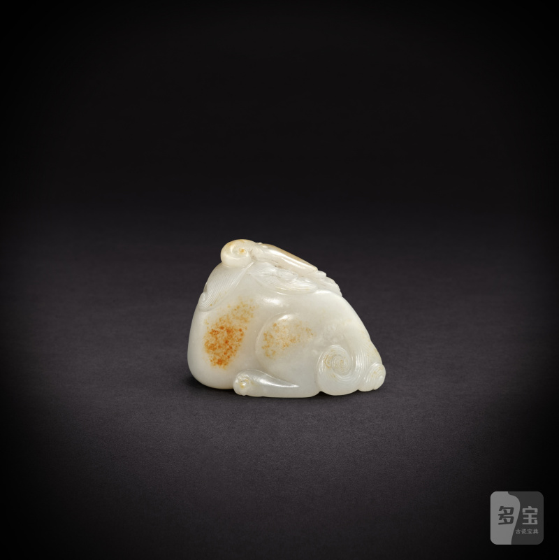 A white jade 'mythical beast' pendant, Qing dynasty, 18th - 19th century | 清十八至十九世紀 白玉瑞獸形墜 - 图2